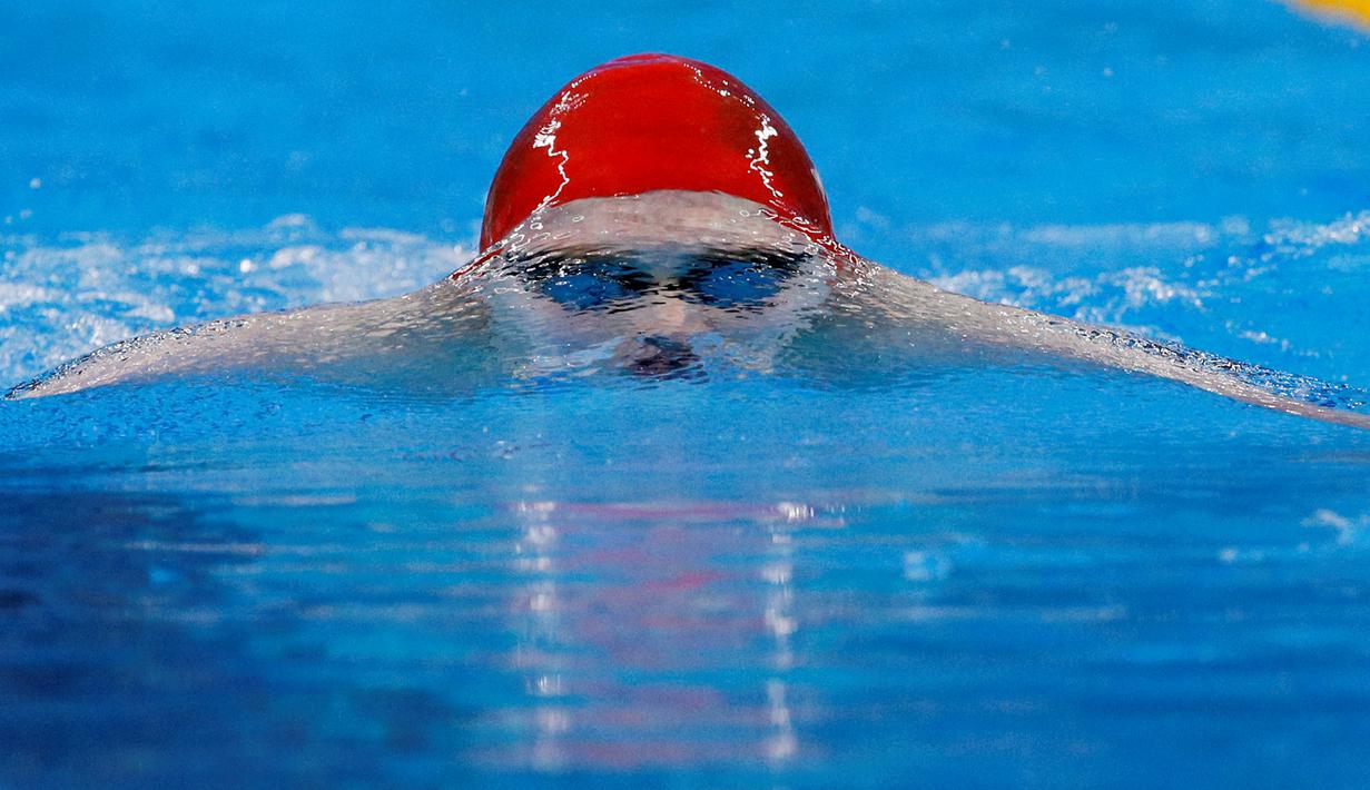 Perenang Inggris, Luke Davies, saat berlomba di nomor 200m gaya dada putra Pesta Olah Raga Eropa 2015 di Baku, Azerbaijan, Selasa (23/6). (AP Photo/Dmitry Lovetsky)