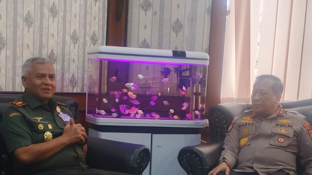 Pangdam VI/Mulawarman, Mayjen TNI Rudy Rachmat Nugraha, dan Kapolda Kalimantan Utara, Irjen Pol Hary Sudwijanto. (Merdeka.com/Rahmat Baihaqi)