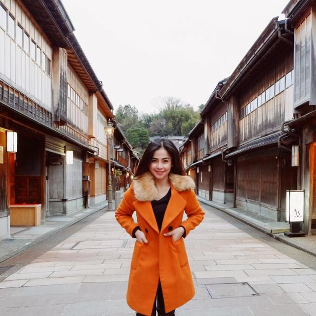 7 Pesona Hana Kartika, Istri Enji Baskoro yang Curi Perhatian