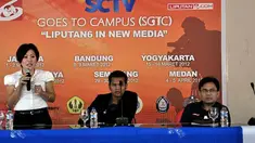 Direktur Program dan Produksi SCTV Harsiwi Ahmad membawakan materi tentang SCTV dan Industri Televisi pada umumnya.