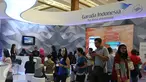Pengunjung mengantre di pameran Garuda Travel Fair (GATF) di JCC Senayan, Jakarta, Jumat (7/10). GATF  menawarkan tiket dan paket wisata dengan harga lebih rendah dari harga normal ke berbagai destinasi dalam dan luar negeri. (Liputan6.com/Angga Yuniar)