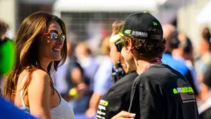 Valentino Rossi bersama Francesca Sofia Novello. (Jure Makovec / AFP)
