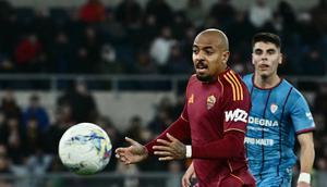 Donyell Malen saat cetak dua gol saat AS Roma bekuk Cagliari di Liga italia 2025/2026. (Filippo MONTEFORTE / AFP)