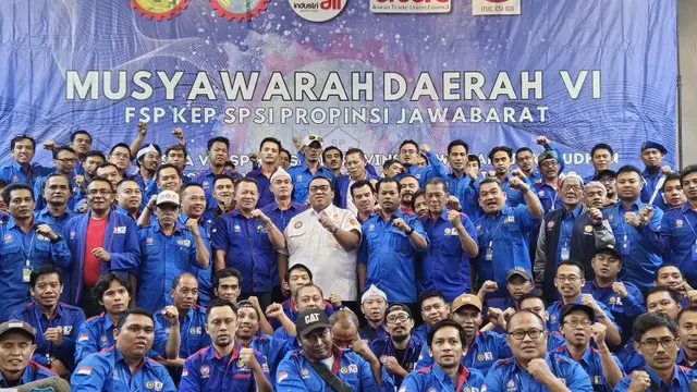 Presiden Konfederasi Serikat Pekerja Seluruh Indonesia (KSPSI) Andi Gani Nena Wea memberikan pengarahan dalam Musyawarah Daerah (Musda) VI Pimpinan Daerah Federasi Serikat Pekerja Kimia, Energi dan Pertambangan (FSP KEP) SPSI Jawa Barat di Purwakarta