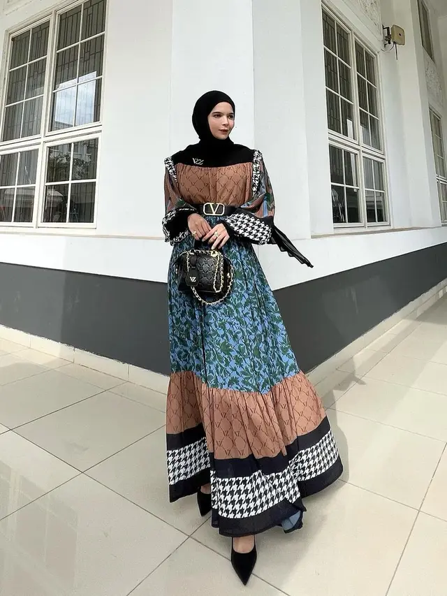 8 Inspirasi Style Gamis Stylish ala Selebgram, dari Ayana Moon hingga Sashfir