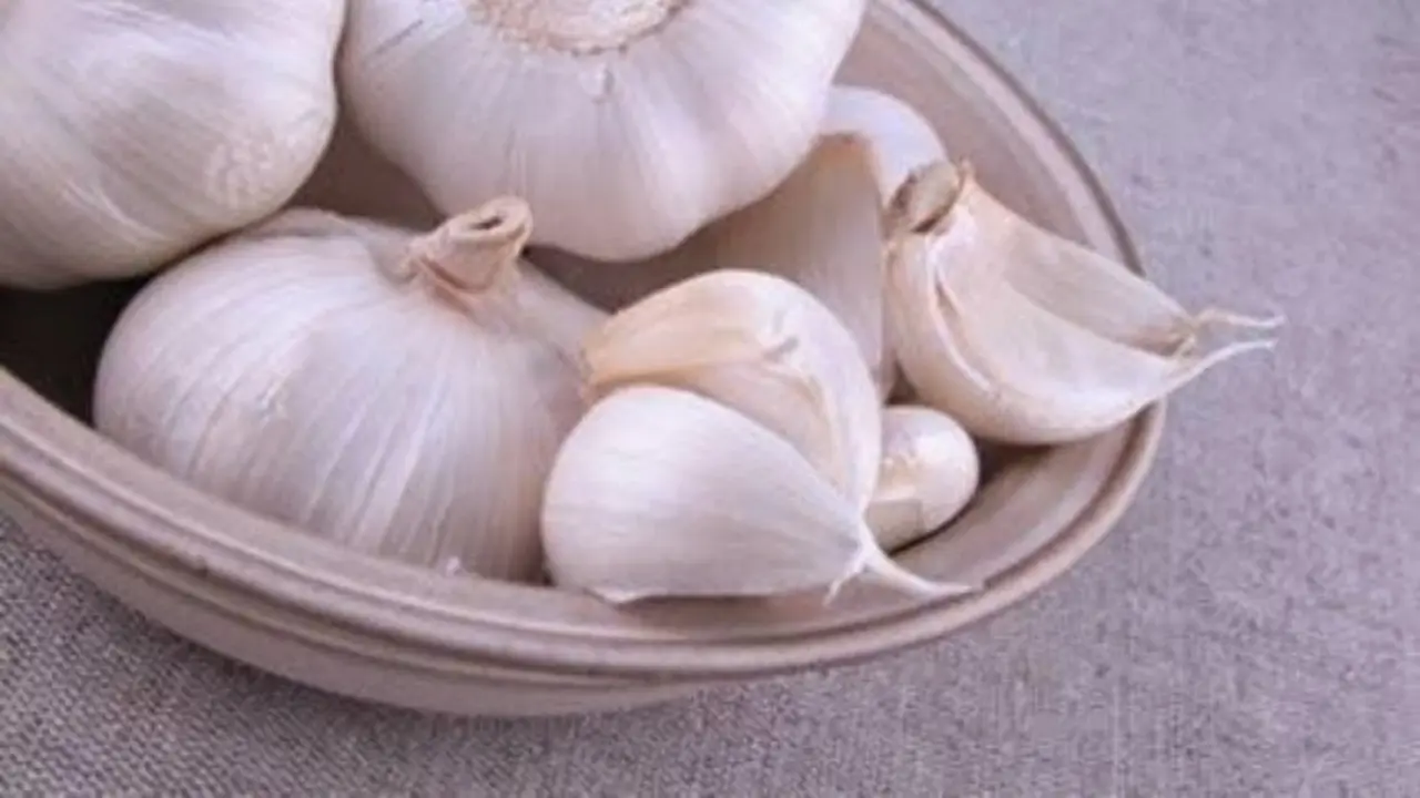 3 Cara Tuntaskan Jerawat dengan Bawang Putih