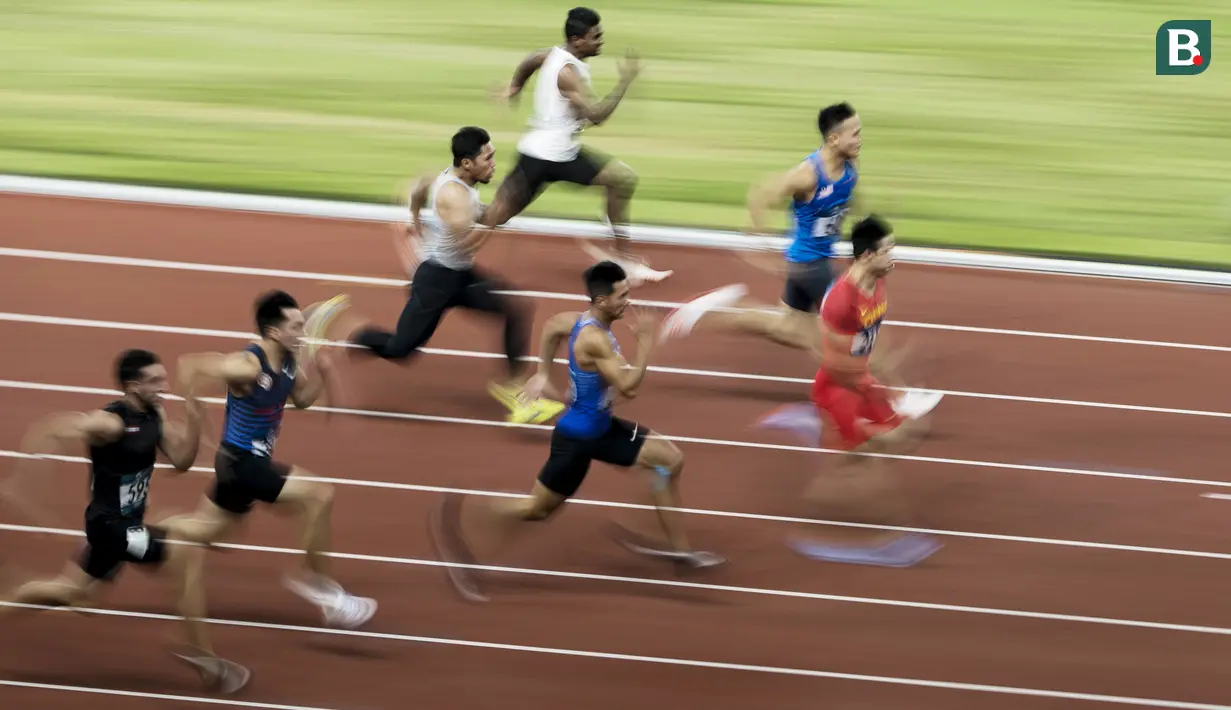 Para pelari beradu cepat pada babak kualifikasi nomor 100 meter cabang atletik Asian Games di SUGBK, Jakarta, Sabtu (25/8/2018). (Bola.com/Vitalis Yogi Trisna)