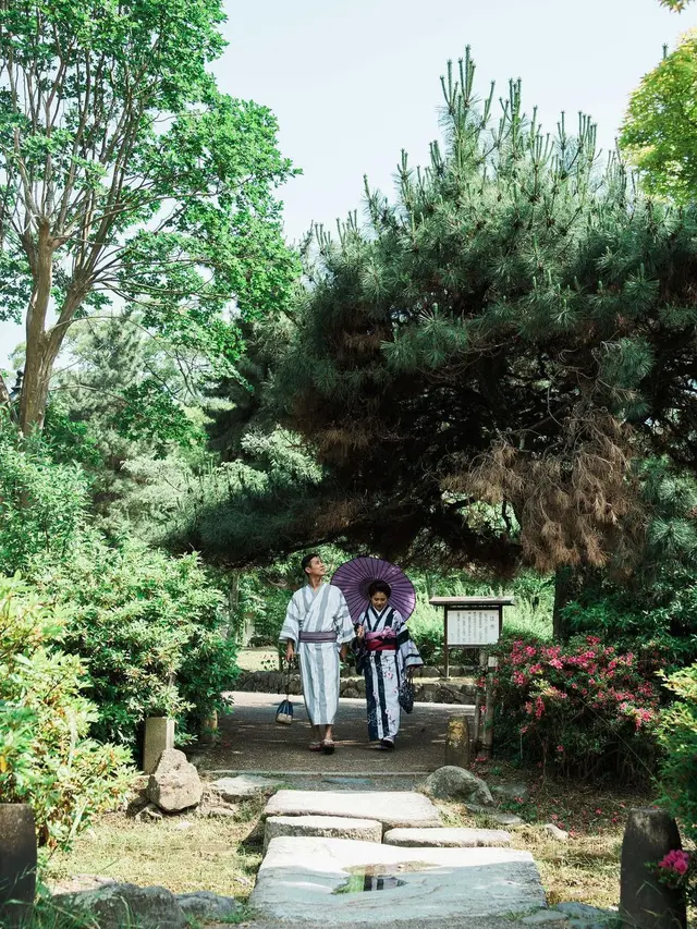 Momen bulan madu Putri Titian dan Junior Liem. (Foto: Instagram/putrititian)