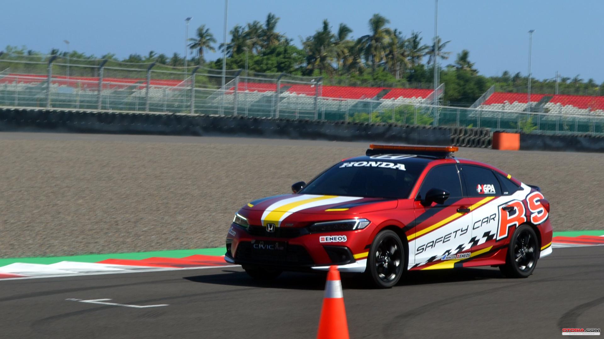 Safety car resmi Sirkuit Mandalika yang menjadi pengawal Cruising The Coast Honda HR-V RS (Otosia.com/Arendra Pranayaditya)
