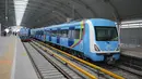 Kereta api jalur biru Lagos yang baru menunggu di terminal di Lagos, Nigeria, Senin, 4 September 2023. (AP Photo/Sunday Alamba)