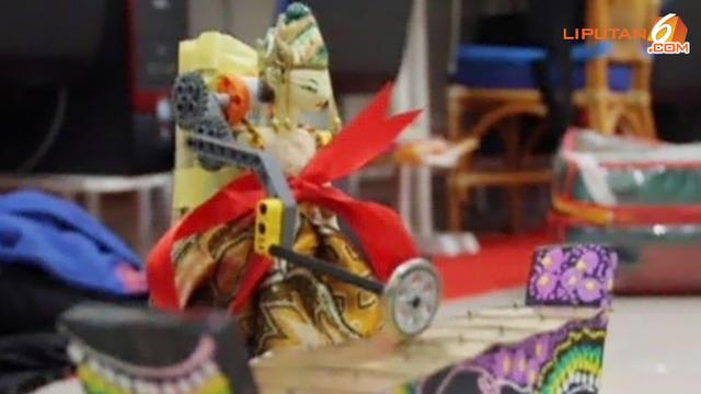  VIDEO 2 Siswa SMP Surabaya Ciptakan Wayang Robot  News 