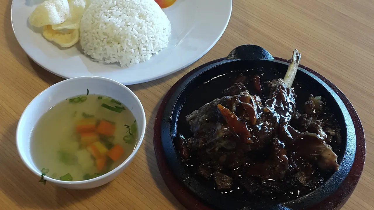 [Bintang] Mencicipi Kuliner Lokal dan Internasional dalam Satu Atap