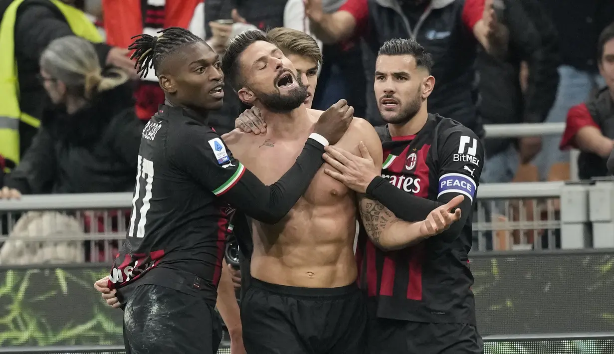 Kemenangan juga membuat anak asuh Stefano Pioli tetap menjaga posisinya. Milan masih di posisi dua dengan 29 poin dari 13 laga, masih terpaut 6 angka dari Napoli. (AP/Antonio Calanni)
