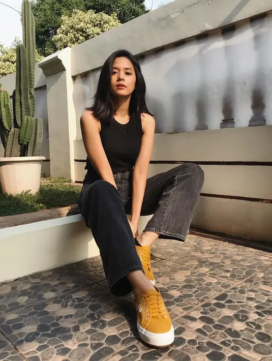Selain memiliki paras yang menawan, Givina Lukita Dewi ternyata punya segudang prestasi. Sebelum terjun ke dunia hiburan, ia pernah menjadi finalis Miss Indonesia 2017. (Liputan6.com/IG/givinald)
