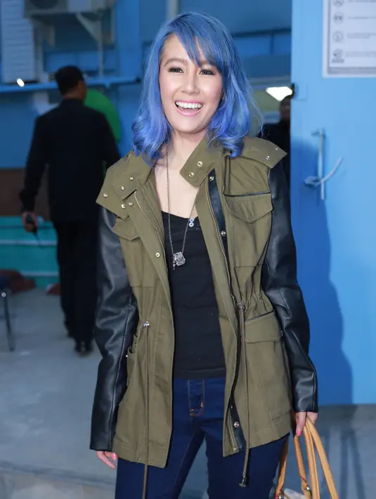 "Kebetulan punya kakak cewek yang nikahnya pun di atas umur 30 tahun. Jadi buat apa buru-buru tapi ternyata ga sesuai. Lebih baik pelan-pelan tapi ketemu teman seumur hidup," ujar pemilik nama  R. A. Ardina Rasti Widiani ini. (Galih W. Satria/Bintang.com)