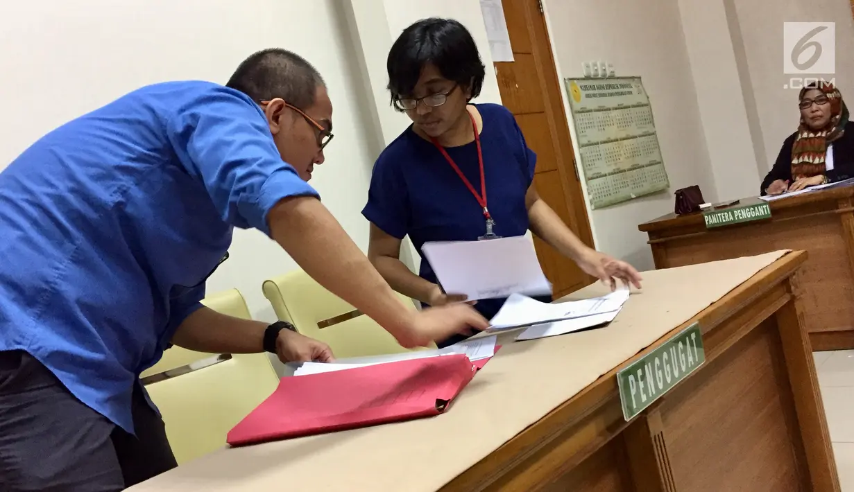 Pihak penggugat hadir di sidang praperadilan pengacara LBH Jakarta Alldo Felix melawan polisi di PN Jakarta Selatan, Senin (29/1). Alldo mengajukan praperadilan lantaran dia menerima SP3. (Liputan6.com/Immanuel Antonius)