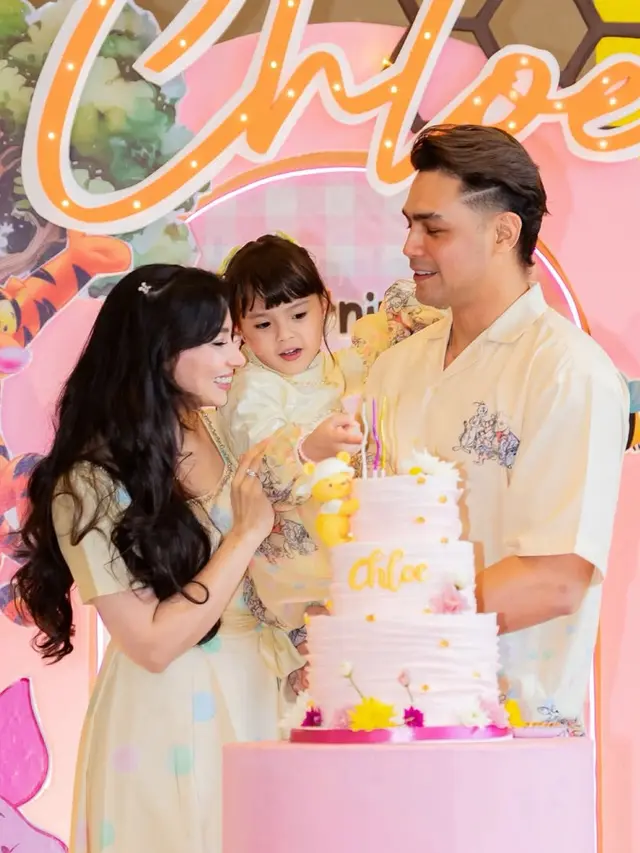 Asmirandah di Pesta Ulang Tahun Putrinya dengan ceria. [@asmirandah89]