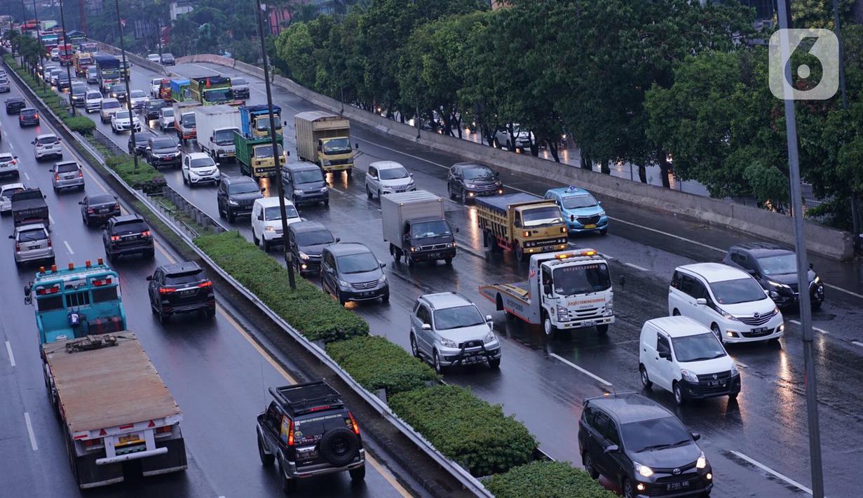 FOTO Jumlah  Kendaraan  di  Jalan Protokol Jakarta  Turun 21 