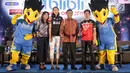 Atlet bulutangkis, Gloria Widjaja, Kepala Bidang Pembinaan dan Prestasi PP PBSI Susy Susanti, Ketum PP PBSI, Wiranto dan Atlet bulu tangkis Marcus Fernaldi Gideon foto bersama usai konferensi pers Indonesia Open 2019, Jakarta, Rabu (26/6/2019). (Liputan6.com/Faizal Fanani)