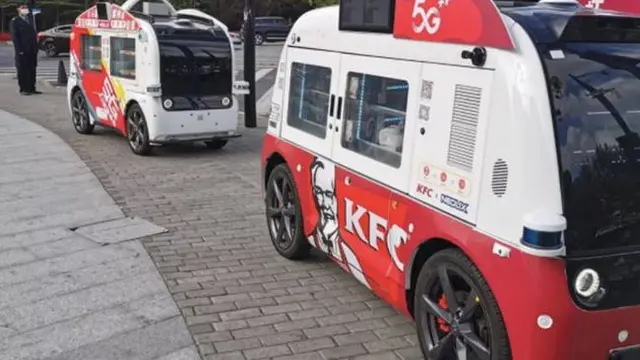 Mobil Nirsopir Jualan Ayam Goreng