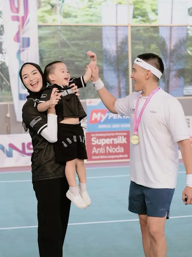 7 Potret Citra Kirana Beri Dukungan Rezky Aditya di Turnamen Olahraga Selebriti Indonesia