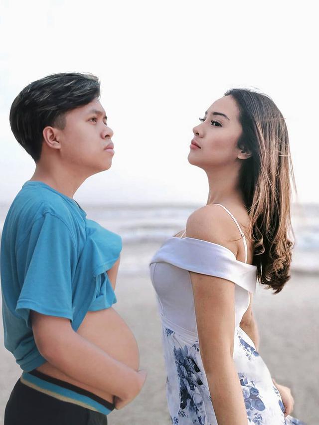 6 Editan Foto Pria Liburan Bareng Artis Cewek Di Pantai Ini Bikin