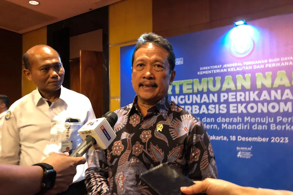 Menteri Kelautan dan Perikanan (KKP) Sakti Wahyu Trenggono di Pertemuan Nasional Pembangunan Perikanan Budidaya Berbasis Ekonomi Biru, di Jakarta, Senin (18/12/2023). Menteri Trenggono buka suara soal perkembangan Starlink. (Tira/Liputan6.com)