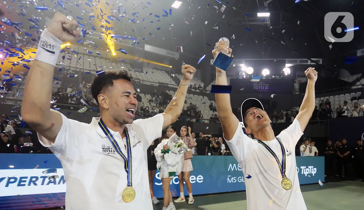 Raffi Ahmad/Dion Wiyoko mengalahkan Desta/Dikta dengan skor 6-3. (Fimela.com/Bambang E Ros)