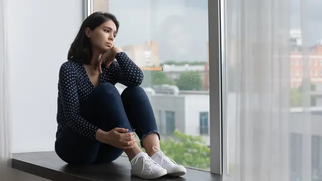 perempuan sedih