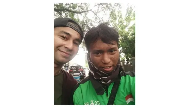 Ojol sama artis (Sumber: Instagram/gojek24jam)