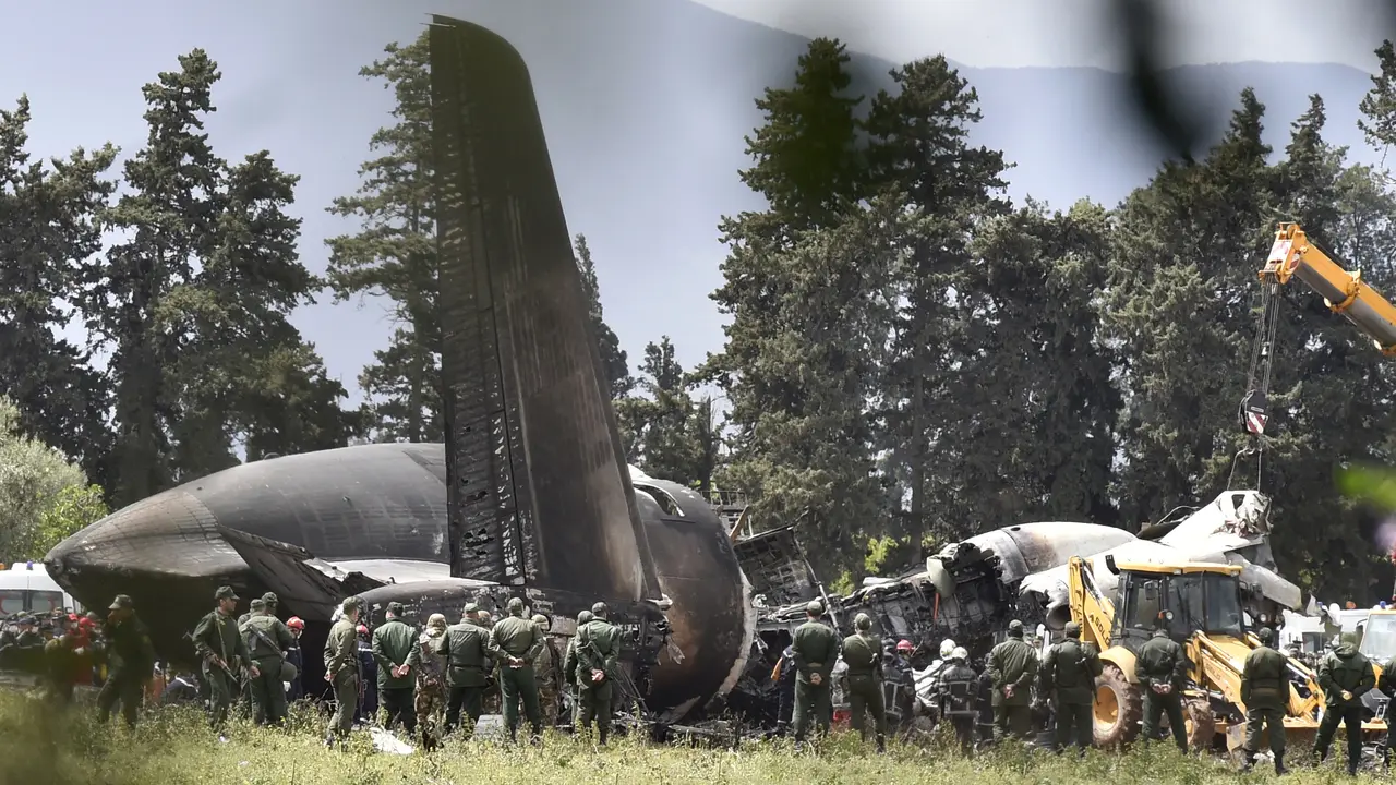 Pesawat Militer Aljazair Jatuh, 257 Penumpang Tewas