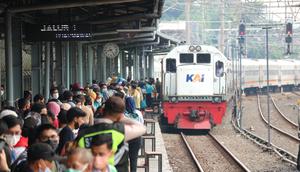 Tiket Mudik Lebaran Kereta Api Jarak Jauh (KAJJ) untuk keberangkatan H-10 pada momen lebaran1444 H per hari ini 26 Februari 2023 sudah dapat dipesan melalui aplikasi KAI Access, web kai.id, serta seluruh channel resmi penjualan tiket KAI lainnya. (Dok. KAI)