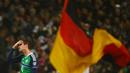 Kekecewaan pemain Irlandia Utara, Kyle Lafferty, setelah kalah dari Jerman pada laga Grup C Kualifikasi Piala Dunia 2018 zona Eropa, di HDI-Arena, Hanover, Rabu (12/10/2016) dini hari WIB. (Reuters/Kai Pfaffenbach)