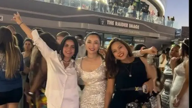 8 Momen Liburan Hesti Purwadinata di Amerika, Lepas Rindu Dengan Enzy