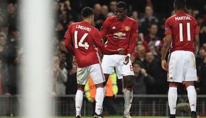 Para pemain Manchester United (dari kiri ke kanan), Jesse Lingard, Paul Pogba, dan Anthony Martial, merayakan gol ke gawang Fenerbahce pada laga Liga Europa di Old Trafford, Manchester, Kamis (20/10/2016). (AFP/Oli Scarff)