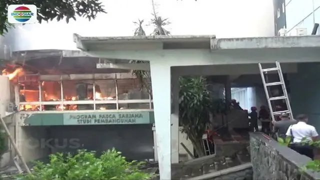 Gedung pascasarjana jurusan Studi Pembangunan Institut Teknologi Bandung terbakar. Api diduga bersumber dari ledakan mesin fotocopy.