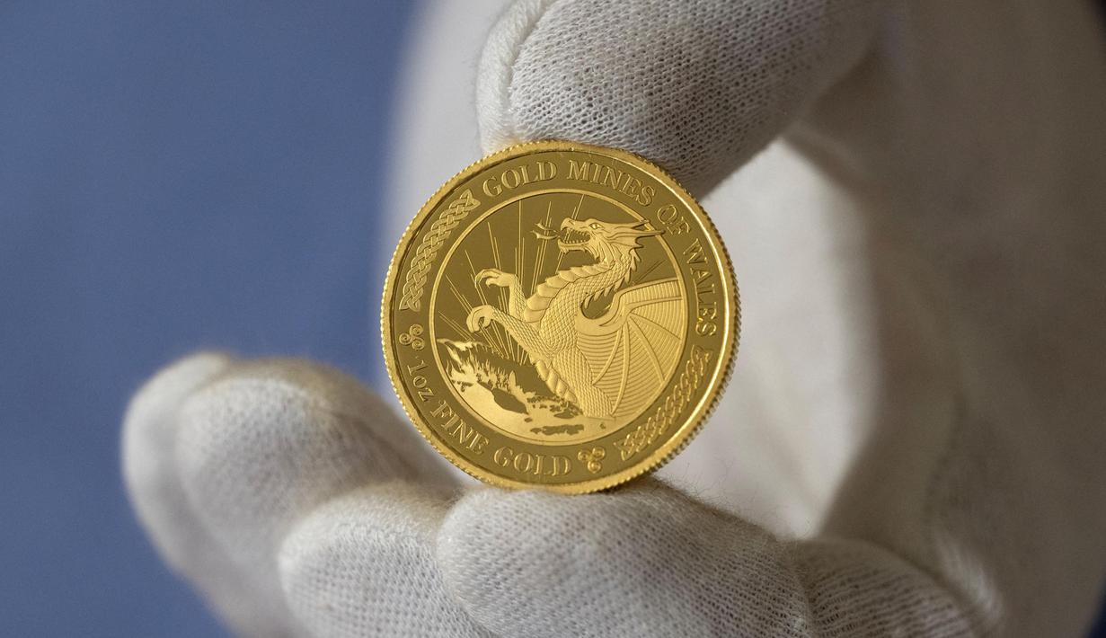 Diketahui, emas Welsh merupakan jenis yang langka dan sangat dihargai, terutama karena asalnya di Wales. Emas Welsh juga digunakan untuk cincin kawin kerajaan Inggris. Emas ini bukan jenis yang unik secara kimia, namun kelangkaannya dan tradisi penggunaannya membuatnya menjadi sangat berharga. (Oli SCARFF/AFP)