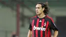 Alessandro Nesta - Nesta menjadi duet maut bersama Paolo Maldini dalam menjaga pertahanan AC Milan pada 2007. Duet Nesta dan Maldini menjadi duet bek AC Milan paling sulit ditembus oleh serangan tim lawan. (AFP/Paco Serinelli)