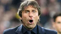 Hidung Pelatih Timnas Italia, Antonio Conte berdarah (Telegraph)