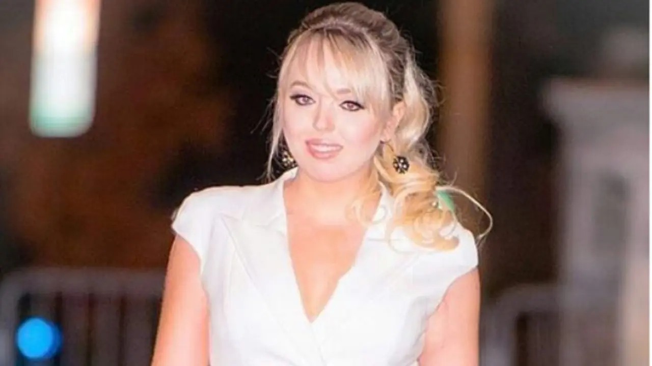 Apa Makna Baju Hitam Putih Tiffany Trump?