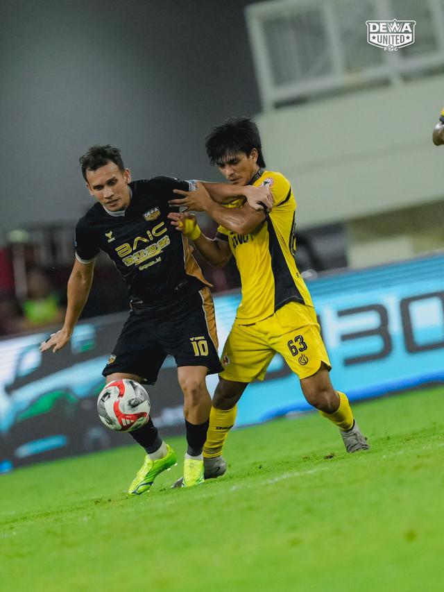 Dewa United vs Semen Padang