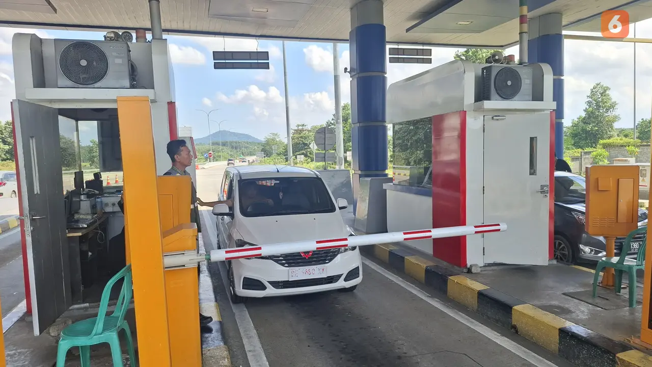 Gerbang Tol Kota Baru, Lampung Selatan. Foto : (Liputan6.com/Ardi).