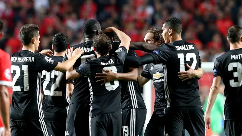 Manchester United Tundukkan Benfica