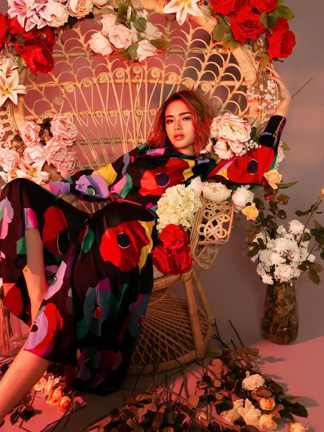 6 Gaya Amanda Manopo saat Pemotretan Berkonsep 'The Lovable', Memesona