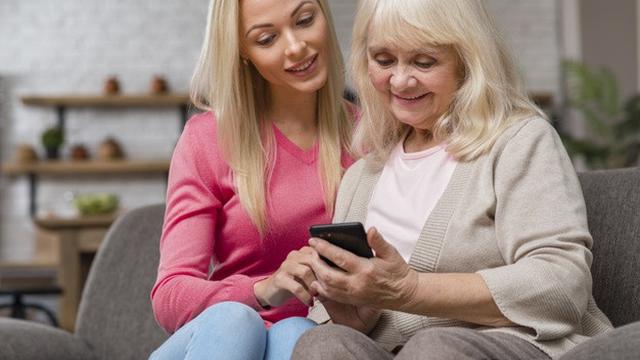 Ilustrasi berbincang dengan orang tua