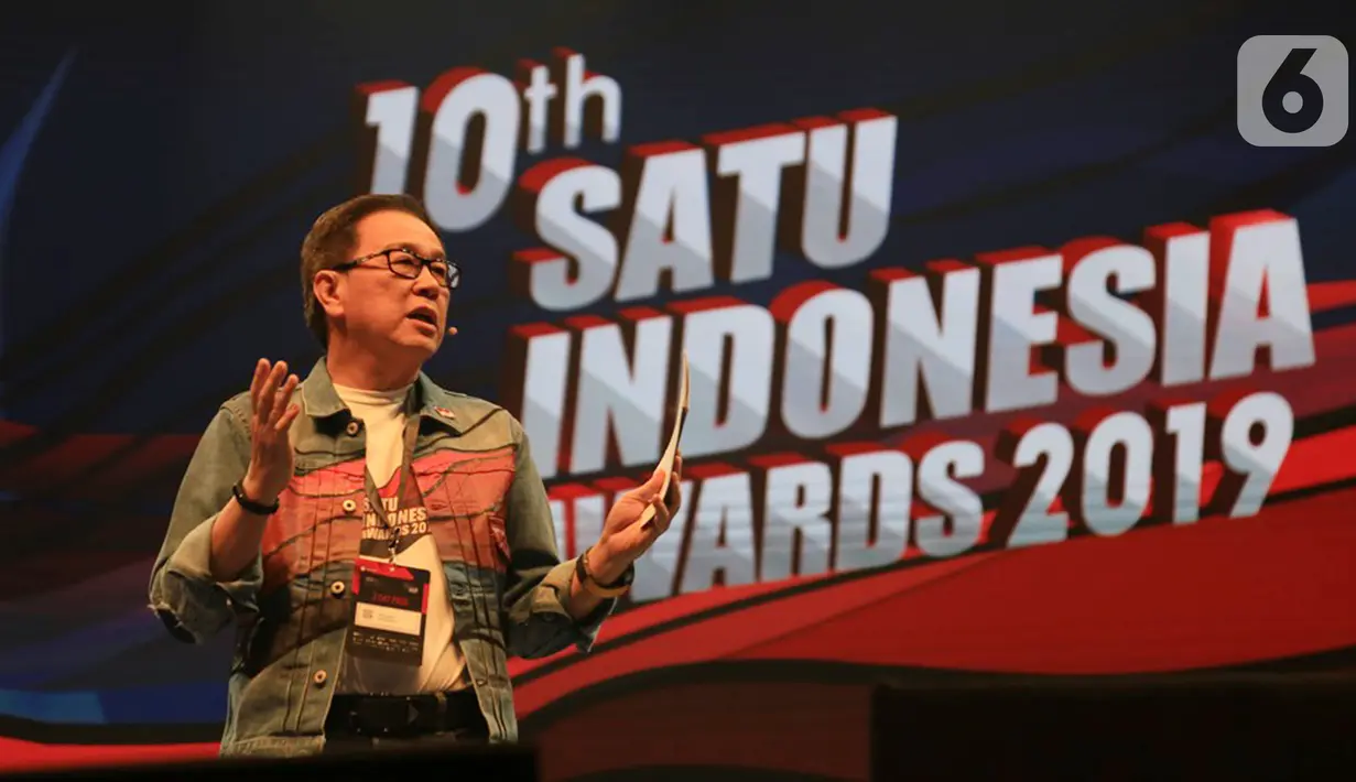 Presiden Direktur Astra Prijono Sugiarto memberi sambutan pada Malam Penghargaan 10th SATU Indonesia Awards 2019 di Jakarta, Jumat (4/10/2019). 
Malam penghargaan yang digelar pada IdeaFest 2019 mengangkat tema Age of Pride dan semangat #KebanggaanIndonesia. (Liputan.com/HO/Eko)