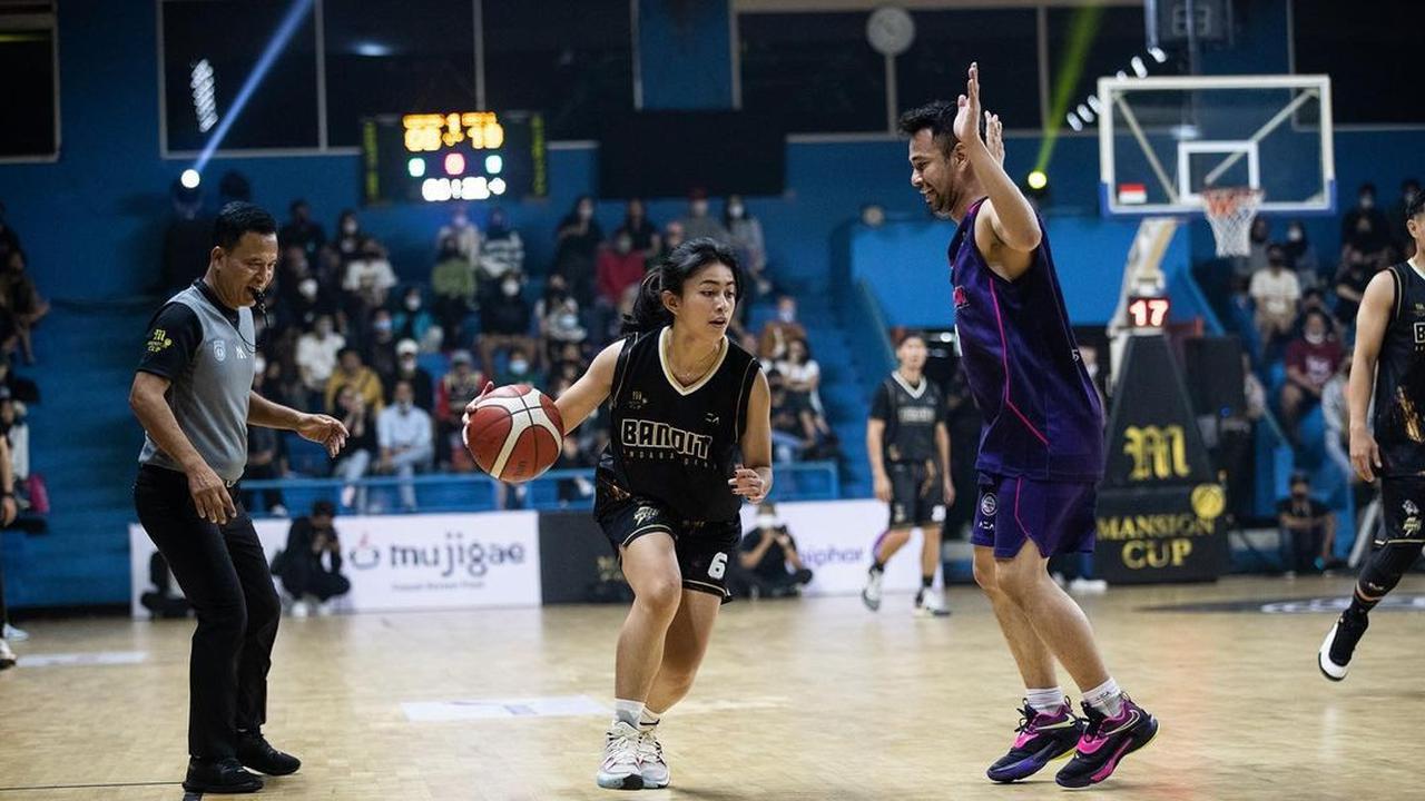 Potret Gaya Sporty Sintya Marisca