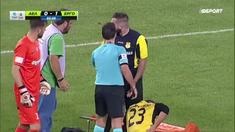 Insiden konyol dan memalukan terjadi di kompetisi divisi satu Liga Yunani saat tim Larissa bertemu Ergotelis, Sabtu (17/10/2015).