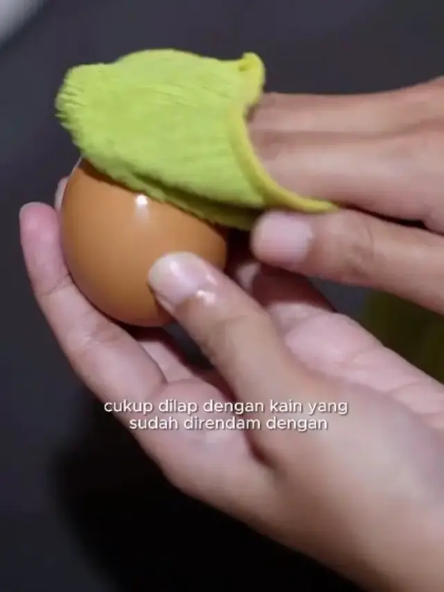 Jangan Dibilas, Begini Cara Tepat Bersihkan Telur Agar Tetap Awet dan Higienis