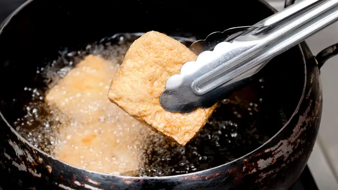 Menggoreng tahu